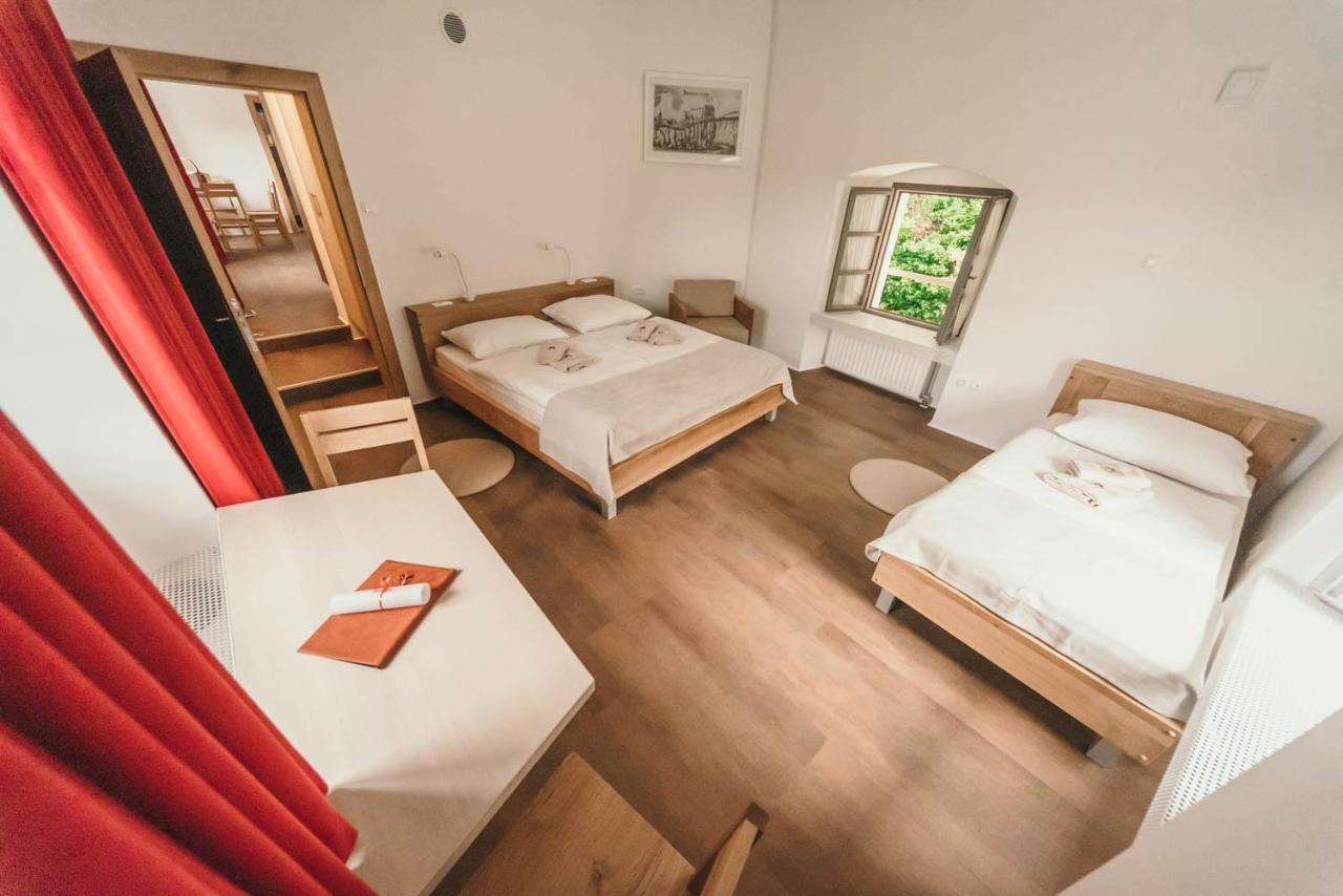 Rooms & Apartments Podsreda Castle Exterior foto