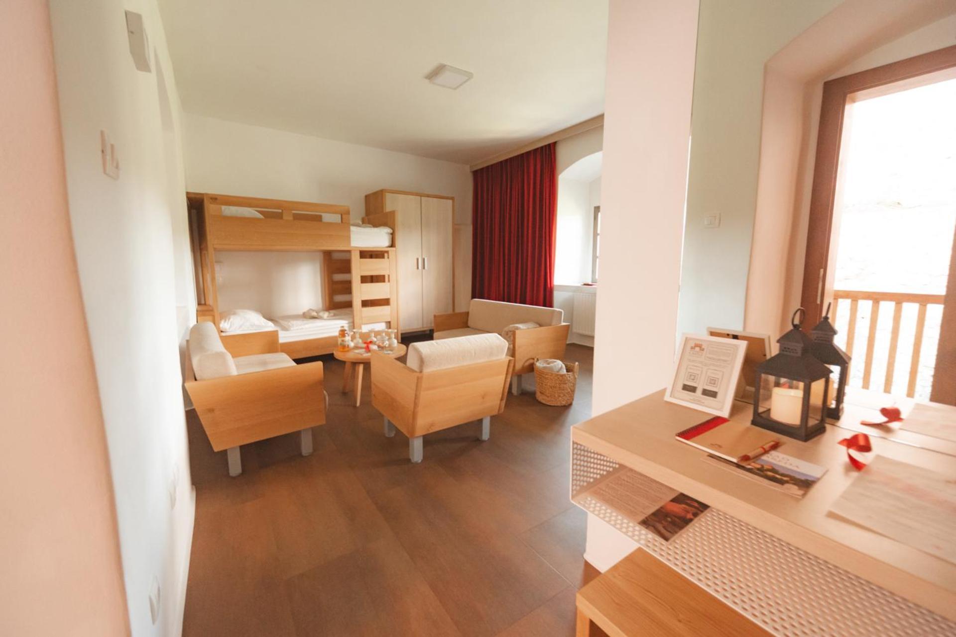 Rooms & Apartments Podsreda Castle Exterior foto